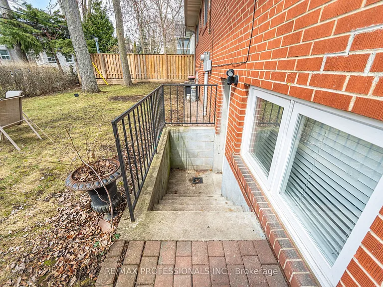 10 Boxwood Rd — Photo 3