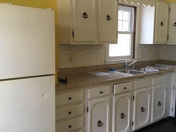 5th image of 202 S Hickory St #1