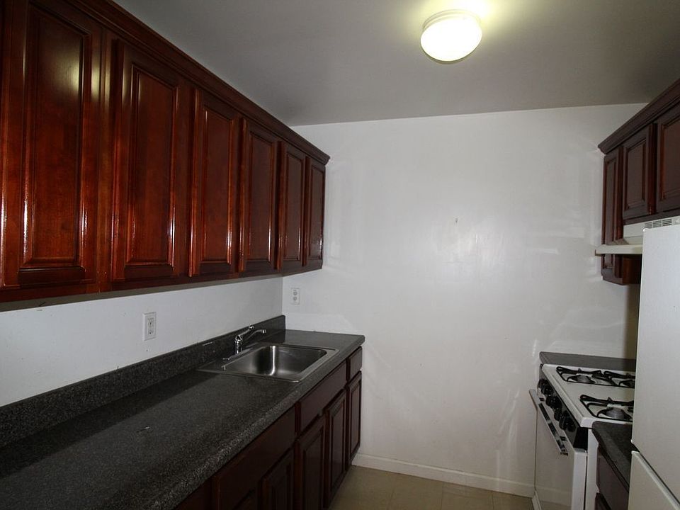 2nd image of 1765 Townsend Ave APT 7A