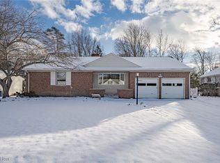 6708 Thornapple Dr, Mayfield Village, OH 44143