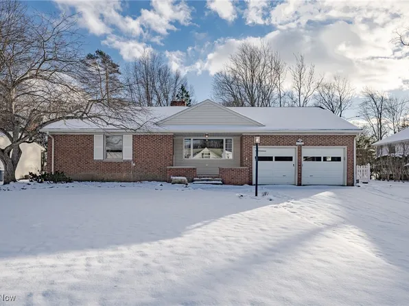 6708 Thornapple Dr, Mayfield Village, OH 44143