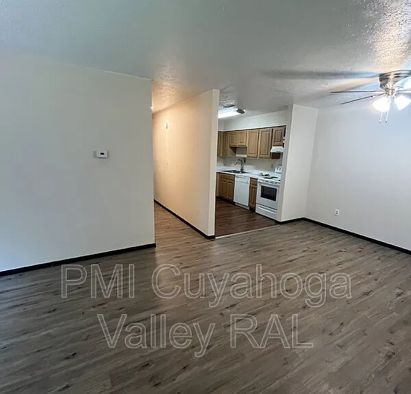 1516 W Market St #11 — Photo 2