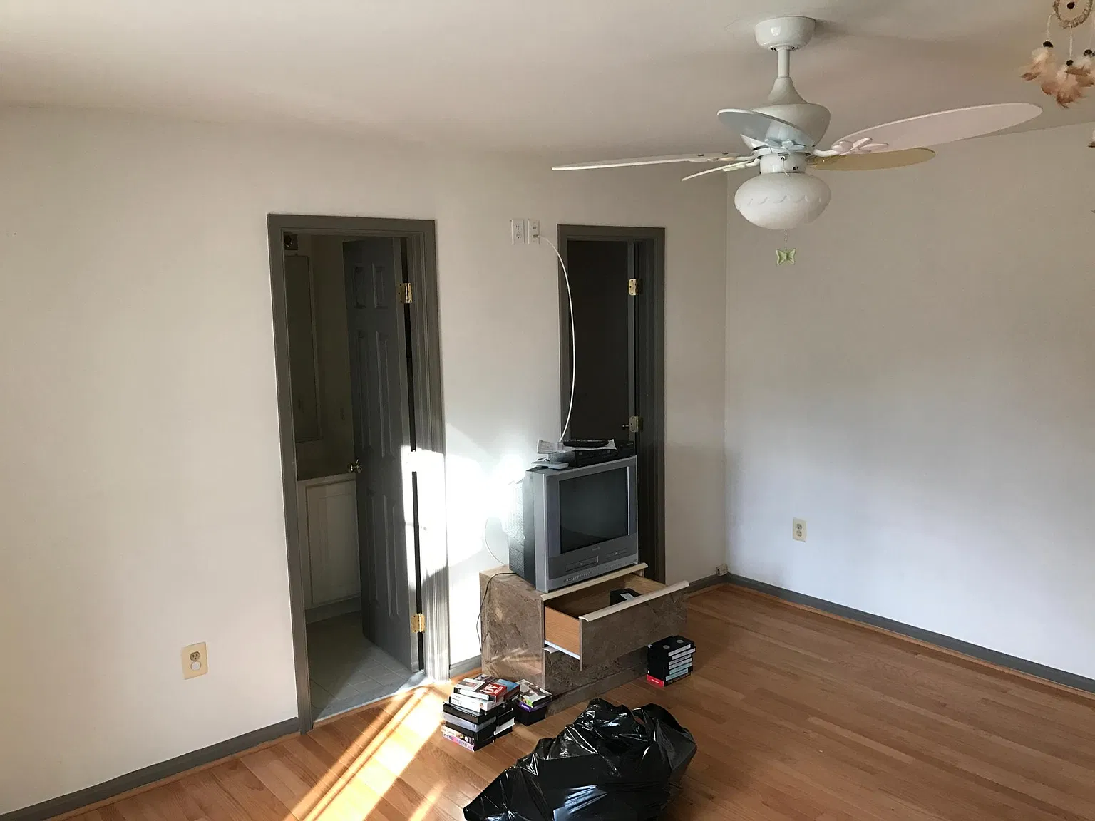 7 bed, 3691 sqft, $900 — Photo 2