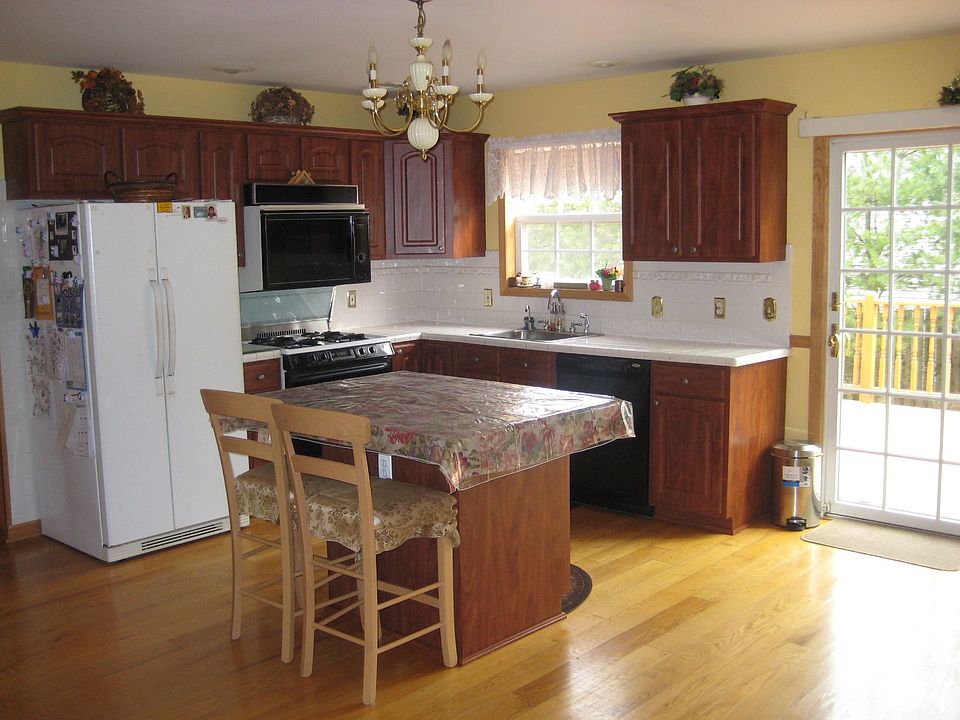 2nd image of 7 Alexis Ln