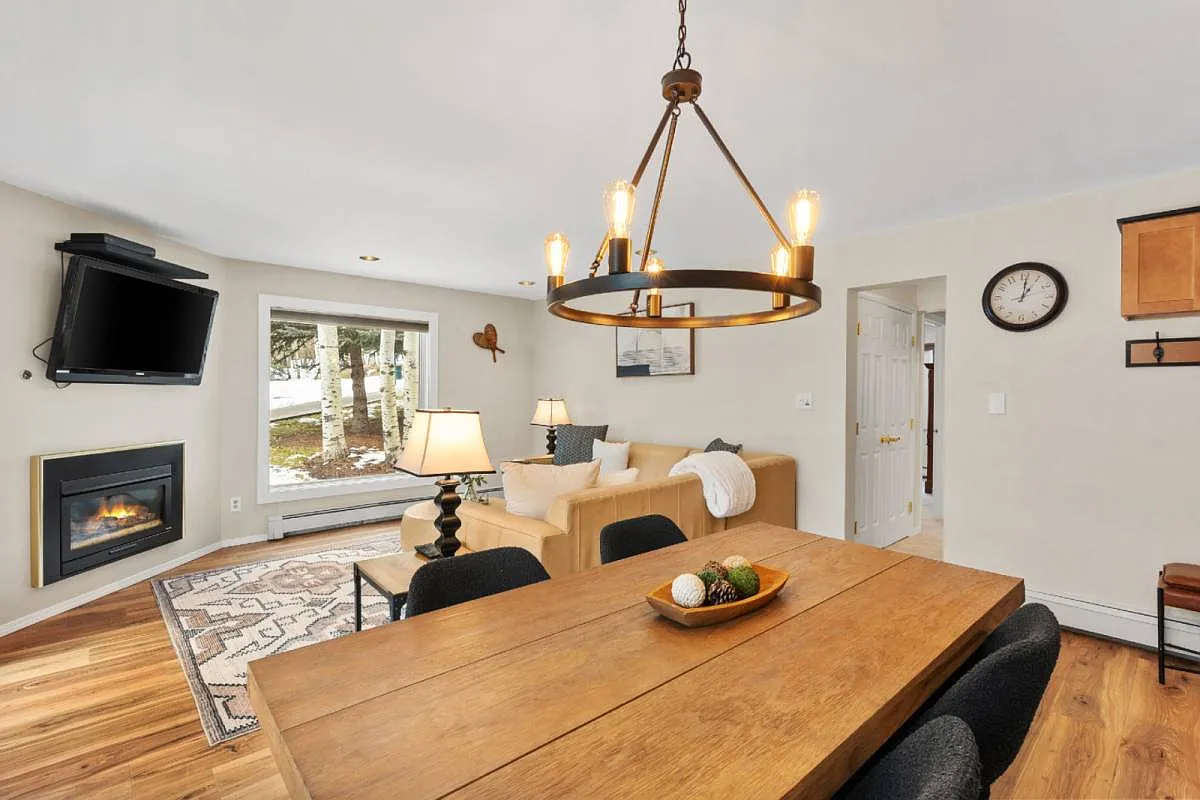 2 bed, 899 sqft, $8,000 — Photo 2
