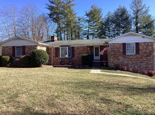 112 Crooked Creek Rd, Hendersonville, NC 28739