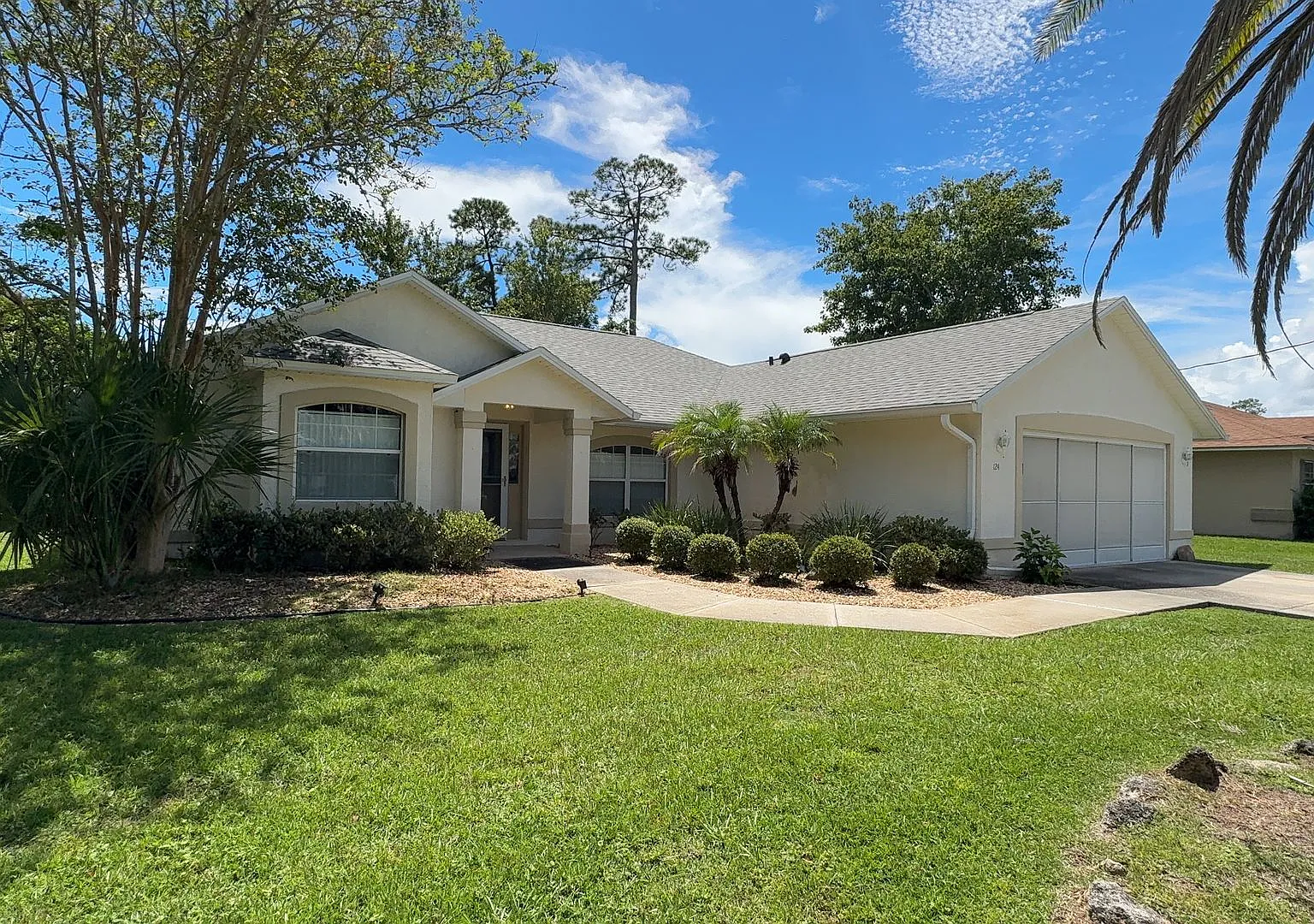 Beautiful 3-Bedroom, 2 bath Home with Huge Screened Porch — Photo 1