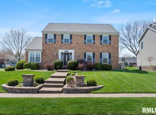 2220 Wynnewood Rd, Bettendorf, IA 52722