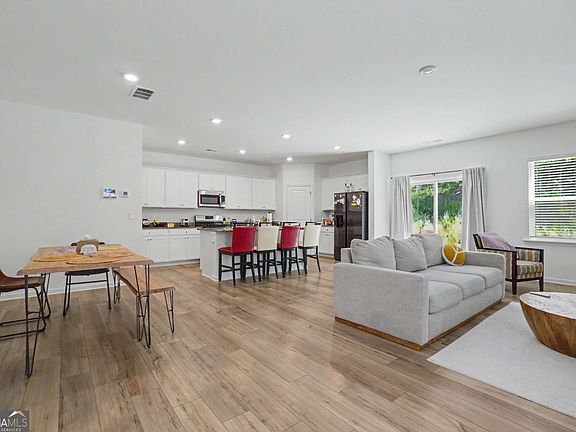 5th image of 304 Rivulet Dr