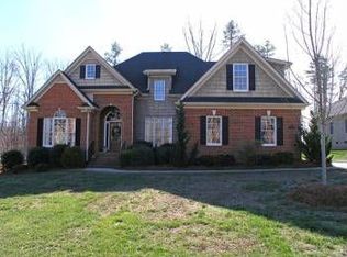 737 Clifden Dr, Matthews, NC 28104