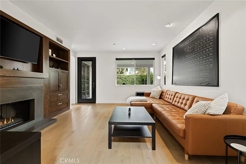 3 bed, 2.5 bath, 1720 sqft, $7,500 — Photo 3