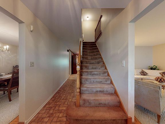 3rd image of 528 E Balsam Ln