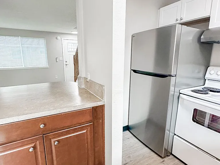 Catalina Apartments — Photo 9