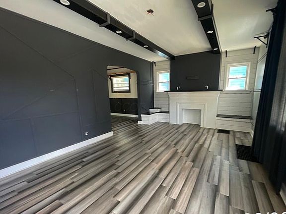 3rd image of 916 Miller Ave