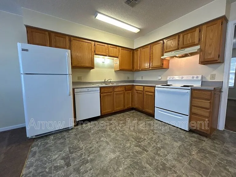 1015 W 14th St #3 — Photo 2