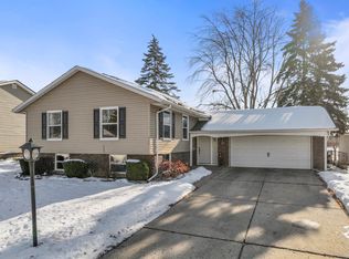 727 Lacy Ave, Streamwood, IL 60107