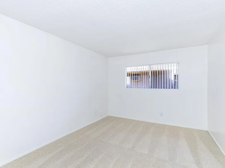 Buena La Vista Apartment Homes — Photo 42