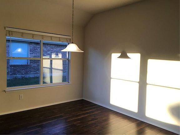5th image of 1902 Clearbrook Ct