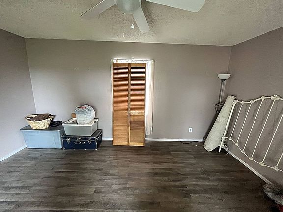 4th image of 3112 Delano Ave