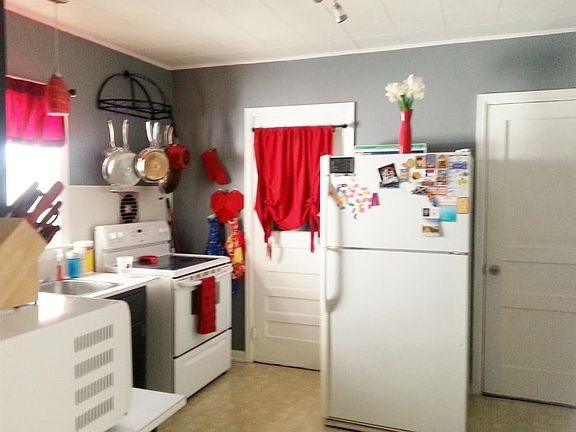 4th image of 719 W 12th St