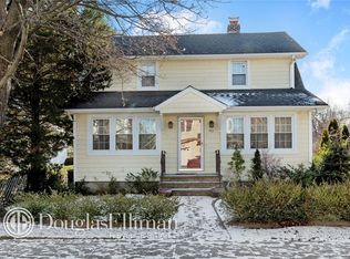 82 Hillside Ave, Manhasset, NY 11030