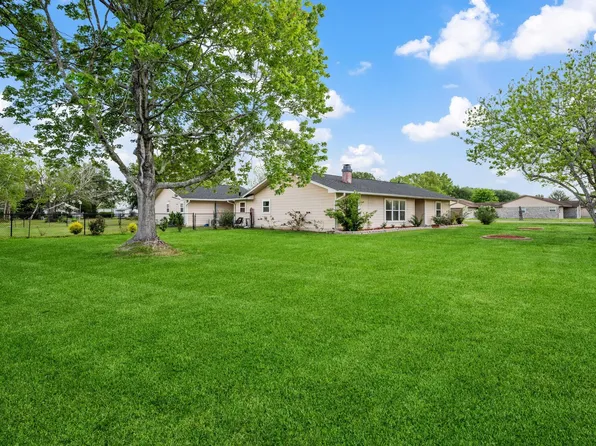 1539 Sterling Dr, Baytown, TX 77523