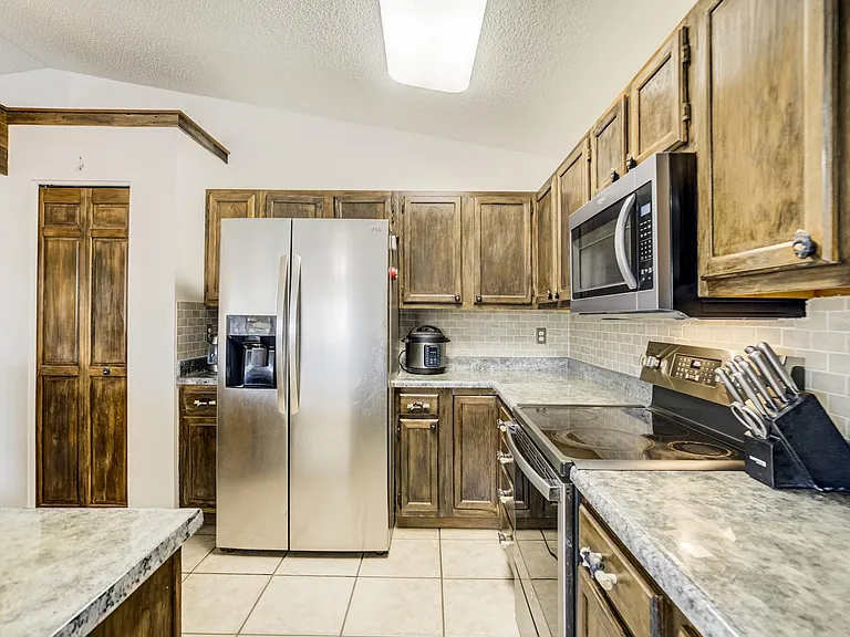 7425 Painted Rock Dr — Photo 46