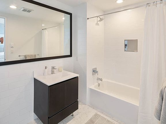 4th image of 22-44 Jackson Ave #3526