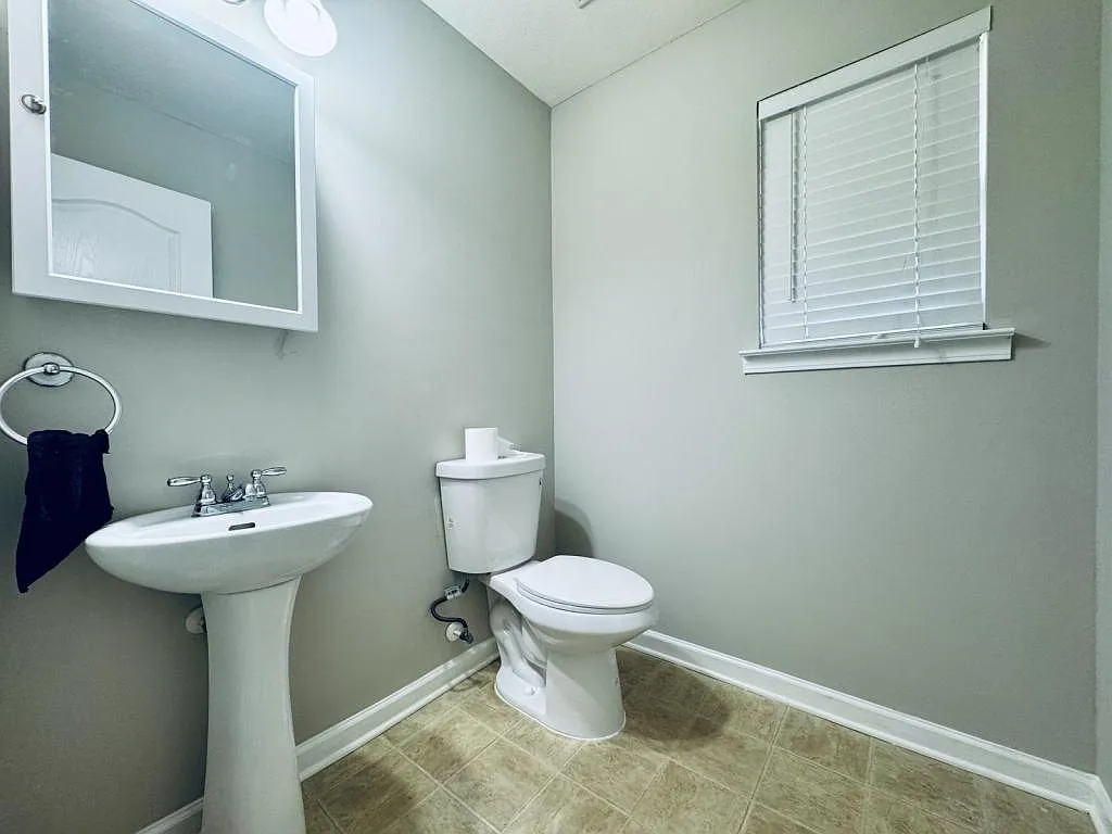 1327 Avington Glen Way — Photo 2