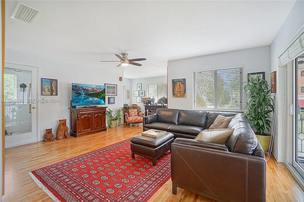 Building Photo - 2720 S Le Jeune Rd #2720