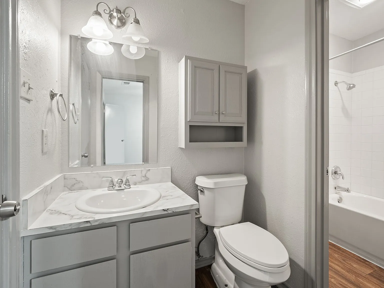 2 bed, 1.5 bath, 850 sqft, $1,095 — Photo 1