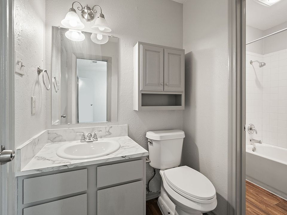 1st image of 1108 N Elm St #8