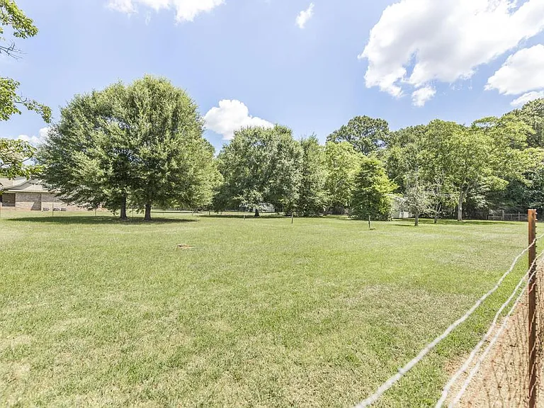 236 Blue Meadow Cir — Photo 8