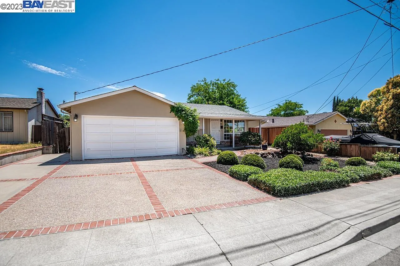 1061 Miranda Way photo 1