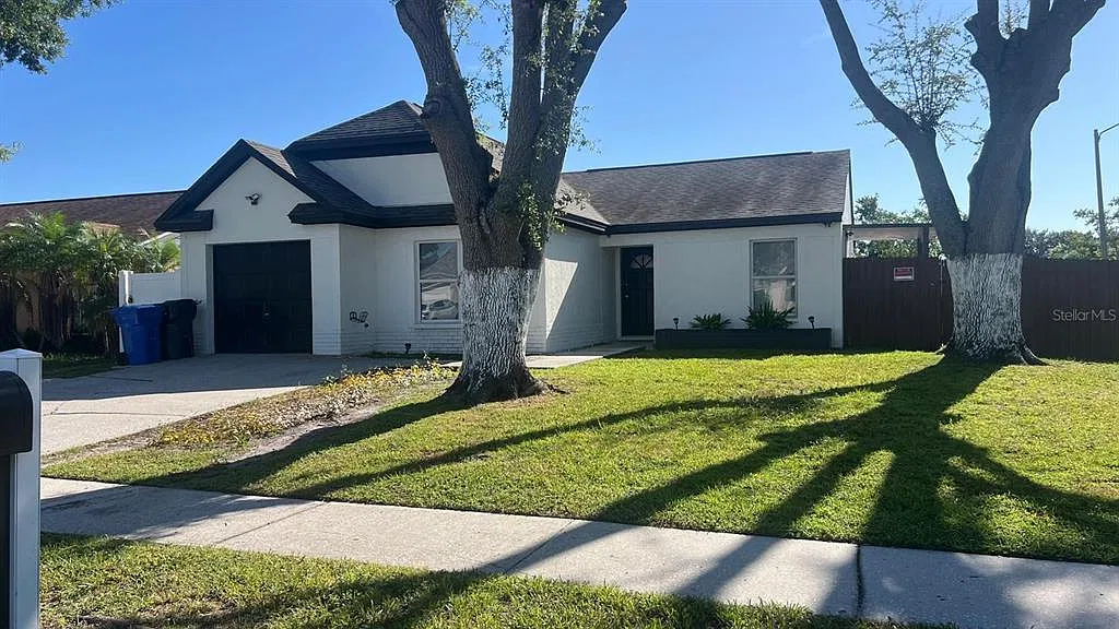 2 bed, 1.0 bath, 1244 sqft, $2,400 — Photo 2
