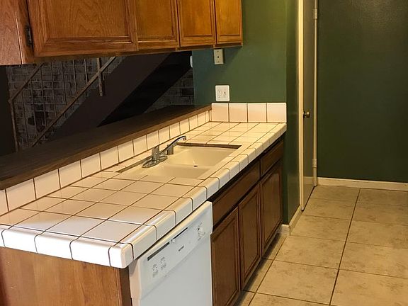 3rd image of 1103 W Calle Del Sol APT 3