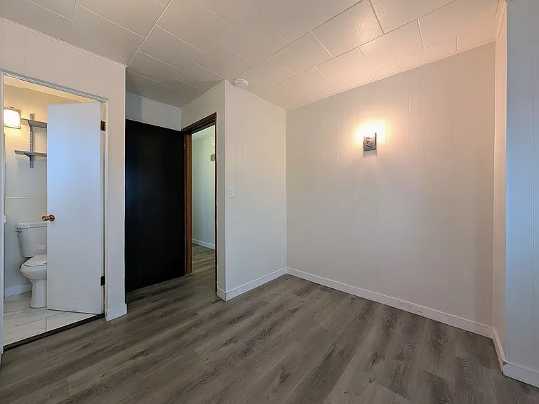 330 Roosevelt Ave — Photo 31
