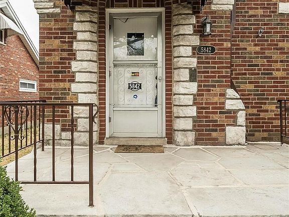 3rd image of 5842 Loran Ave