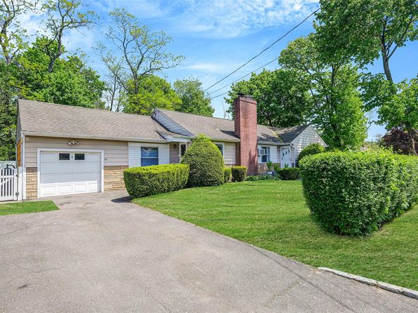 23 Portland Way, Wheatley Heights, NY 11798