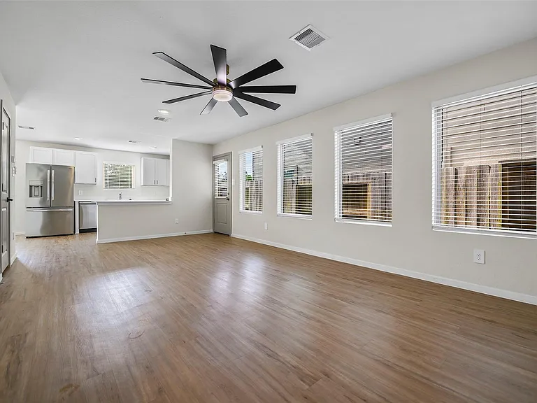 17722 Grove Hill Dr — Photo 6