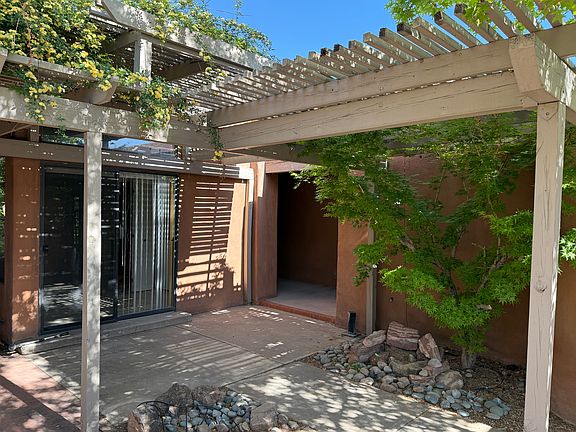 Front courtyar