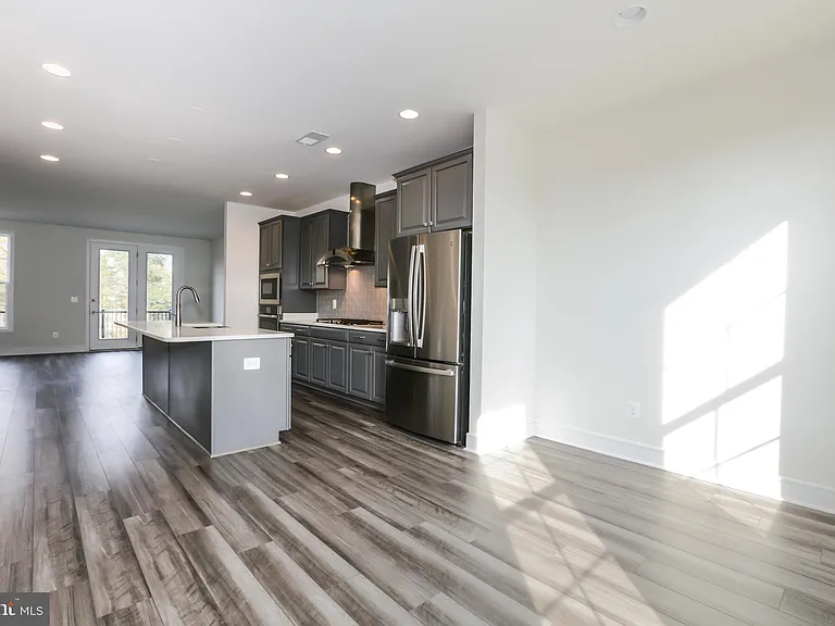 6722 Upland Manor Dr — Photo 15