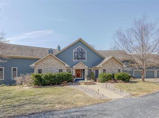 18760 Roe Ave, Stilwell, KS 66085