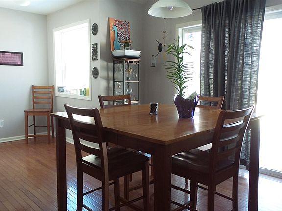 3rd image of 125 Farr Ln