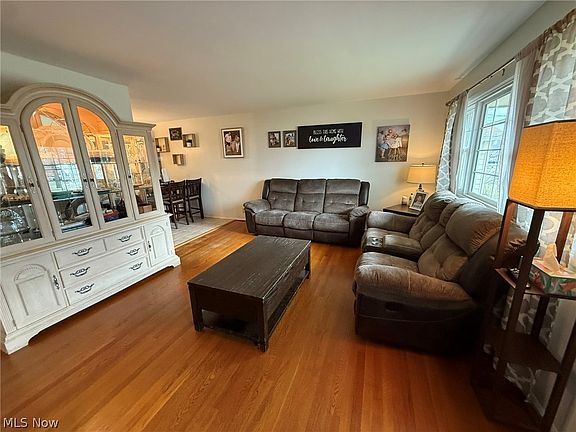 2nd image of 835 Chelsea Dr
