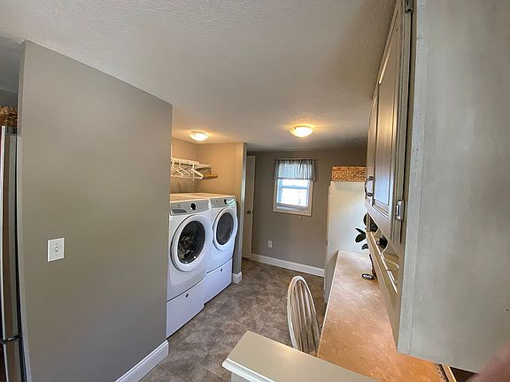 Main level mud/laundry room