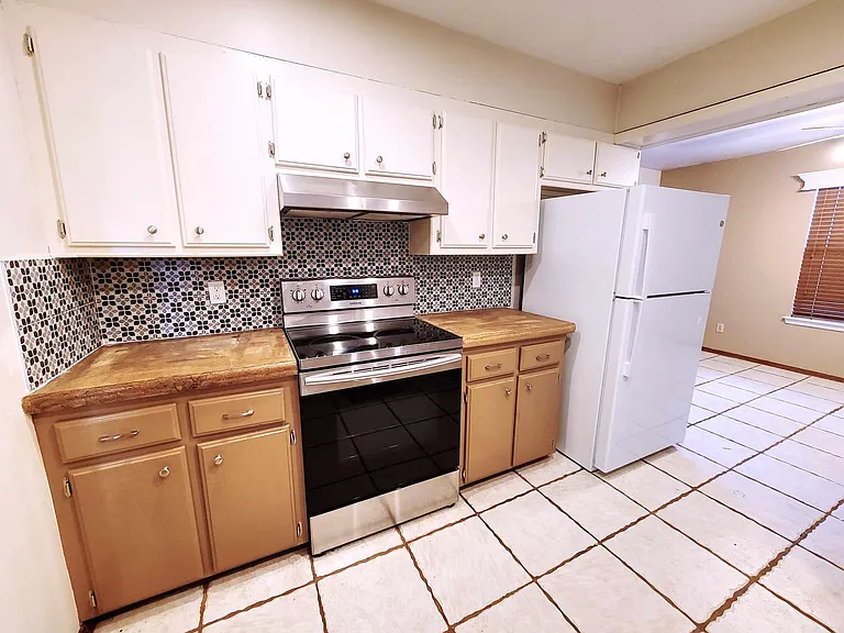 10413 Glascow Dr — Photo 8