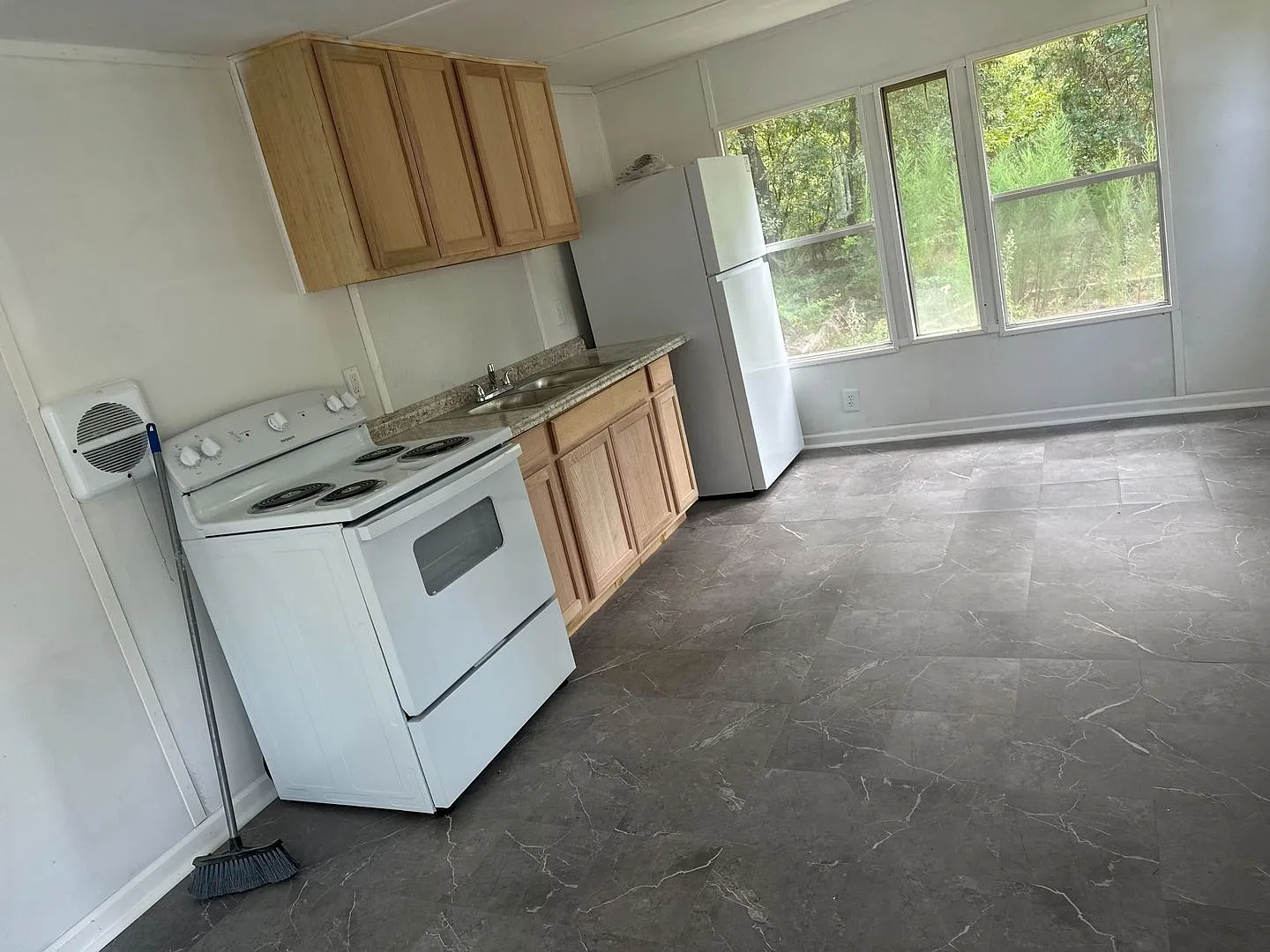Section 8 Vouchers Apply Now! Rent this 2 Bedroom Home in Graniteville! — Photo 2
