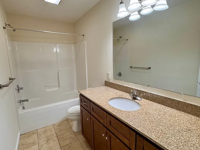 1029 Shenandoah St #103 — Photo 10