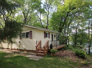 276 Lakeshore Dr, Oxford, WI 53952